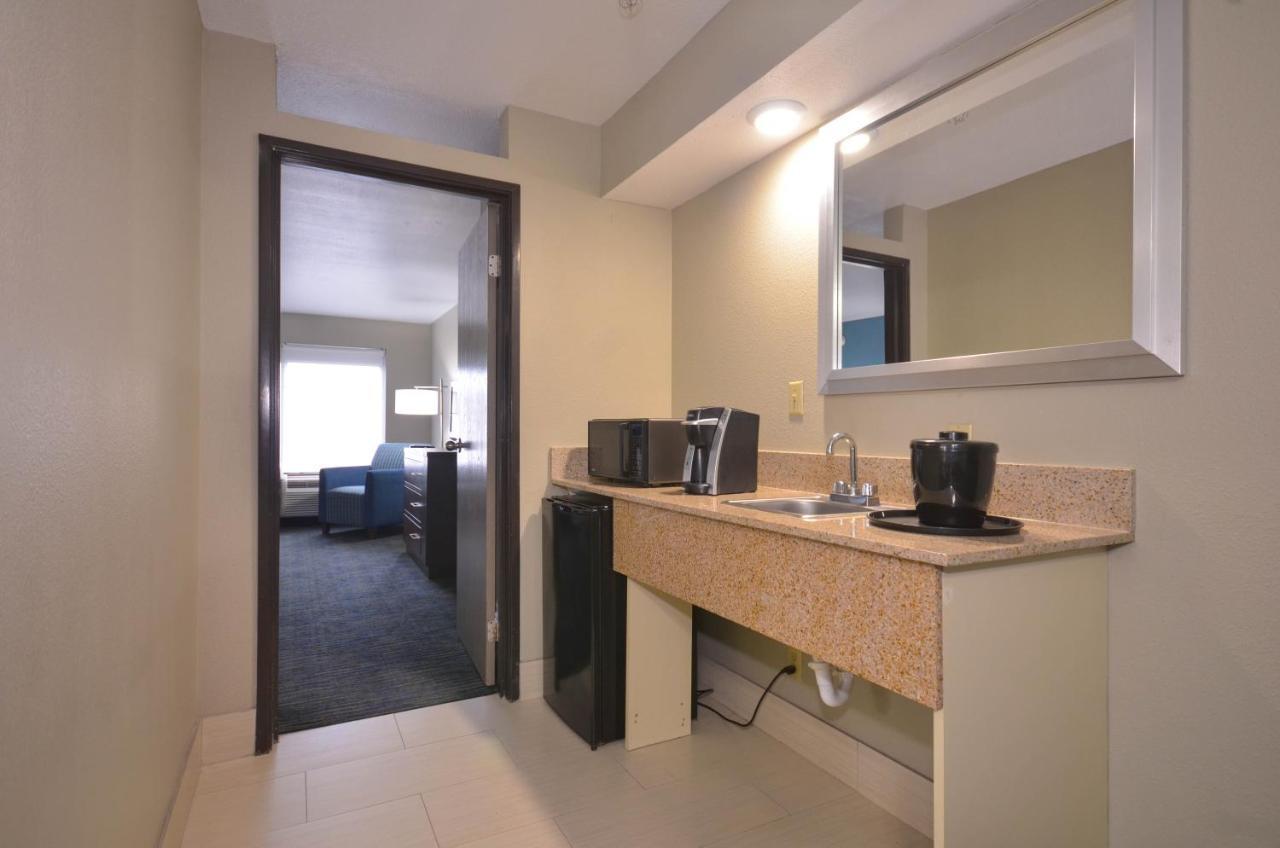 Holiday Inn Express & Suites Fayetteville University Of Arkansas Area By Ihg Bagian luar foto