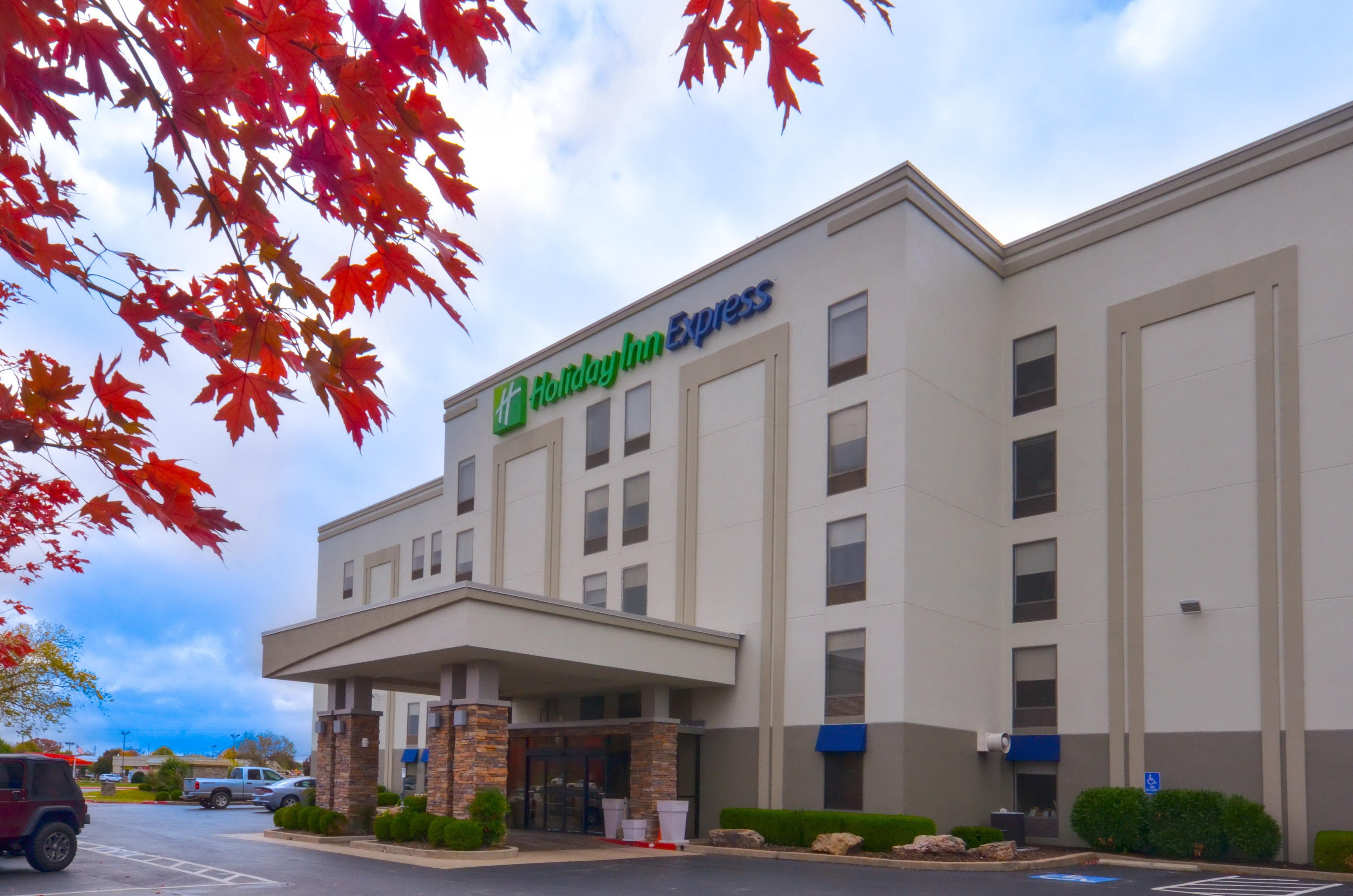 Holiday Inn Express & Suites Fayetteville University Of Arkansas Area By Ihg Bagian luar foto