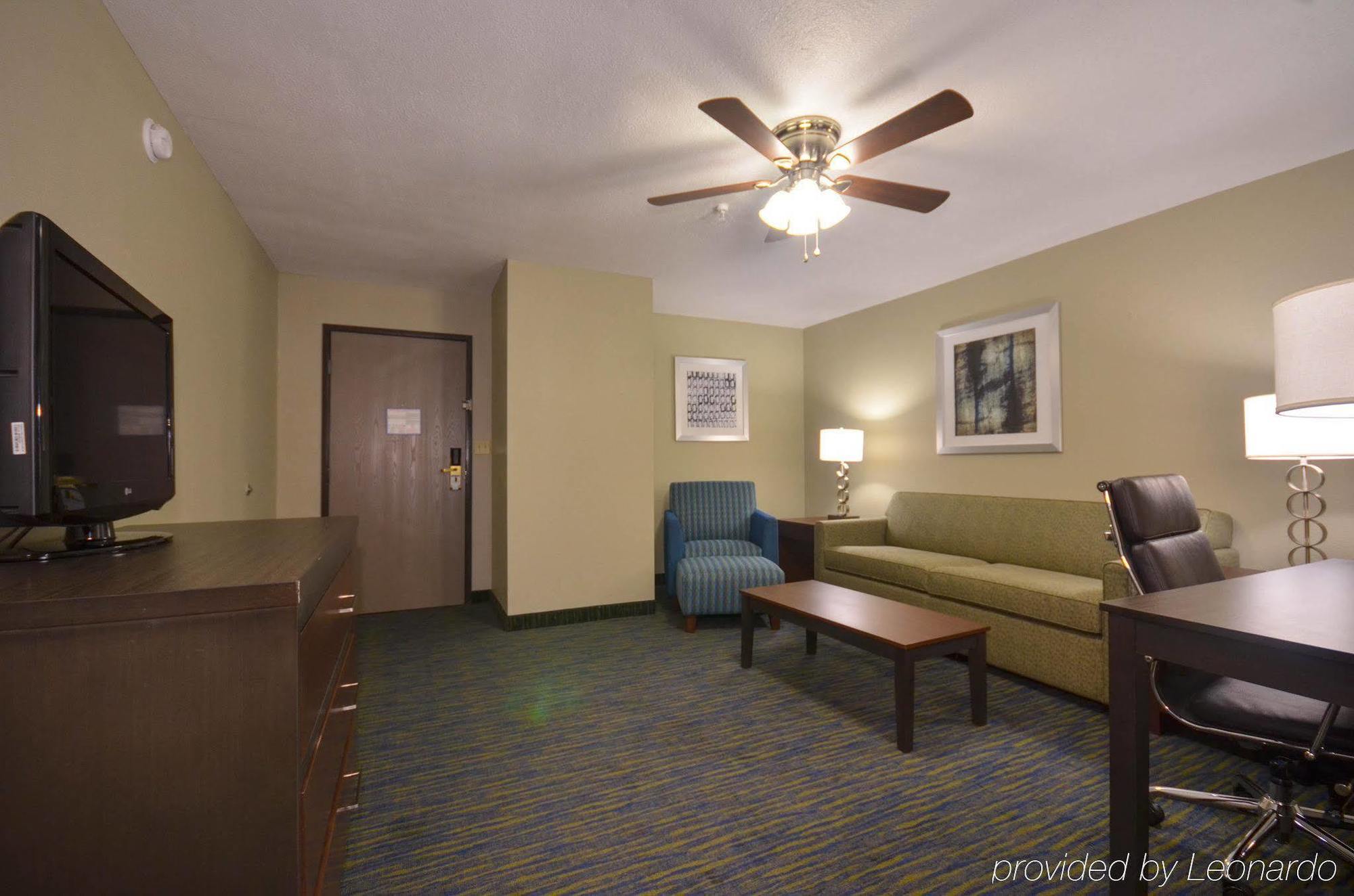 Holiday Inn Express & Suites Fayetteville University Of Arkansas Area By Ihg Bagian luar foto