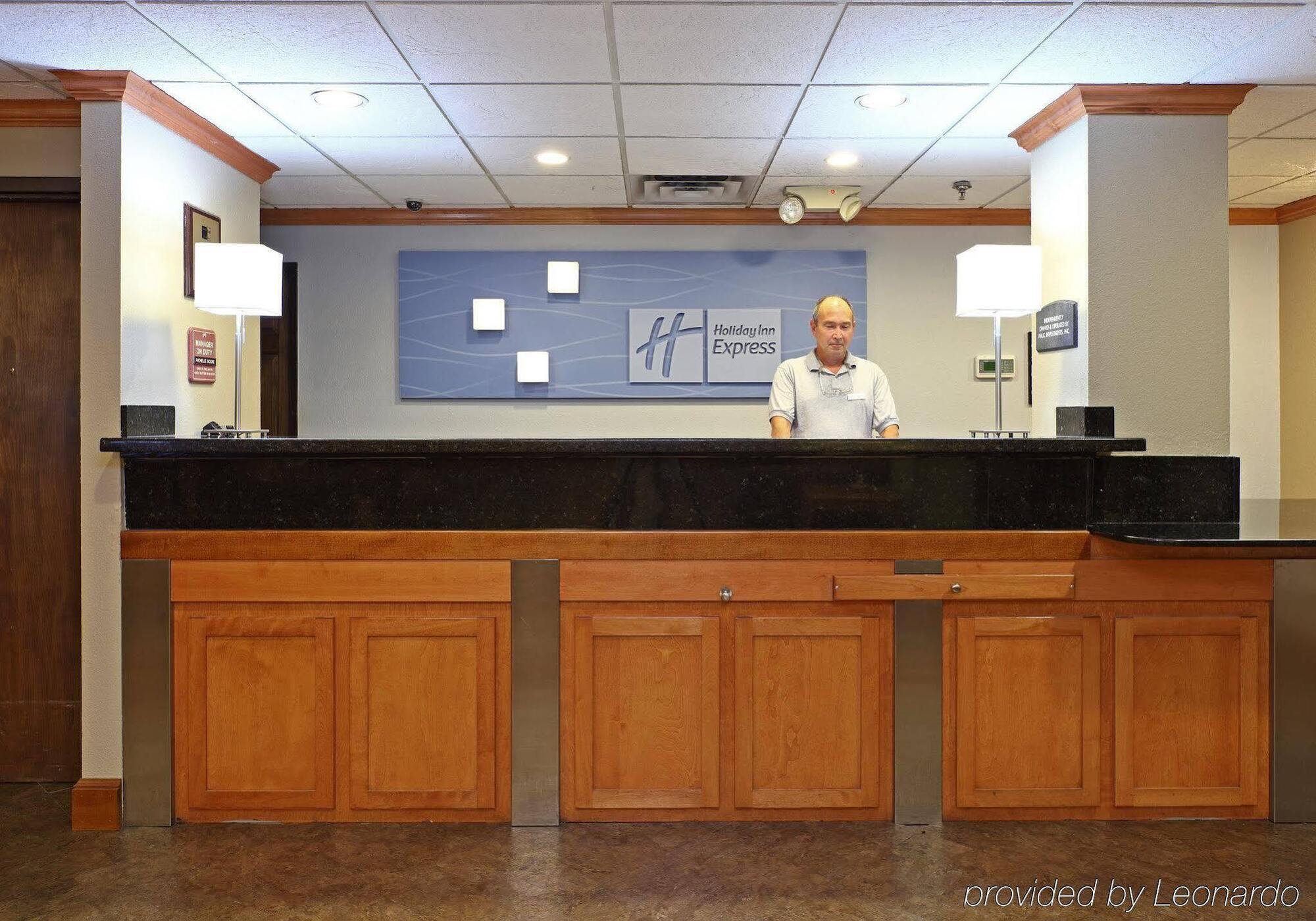 Holiday Inn Express & Suites Fayetteville University Of Arkansas Area By Ihg Bagian luar foto